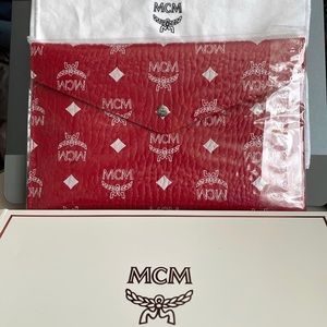 NEW IN BOX 
MCM ENVELOPE CLUTCH 
IN RED AND WHITE 
Dimensions: 9 L x 5 3/4 H